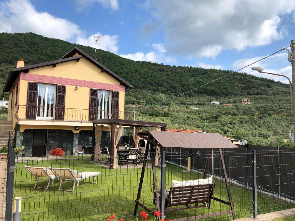 Casa Ginni Con Piscina E Giardino Caravonica Bagian luar foto