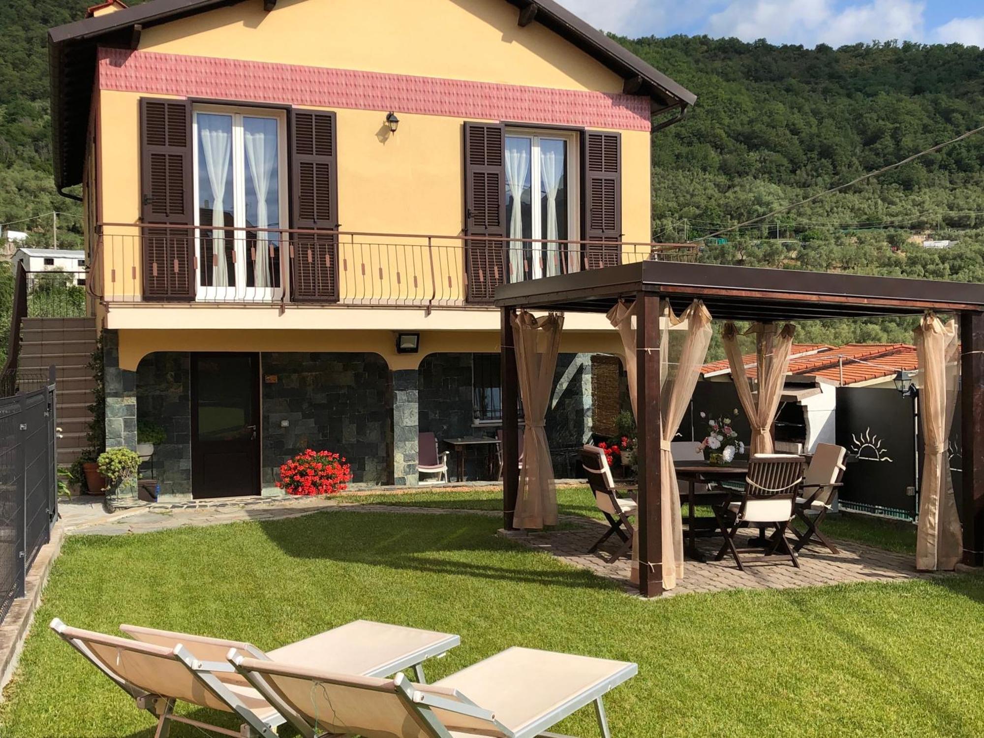 Casa Ginni Con Piscina E Giardino Caravonica Bagian luar foto