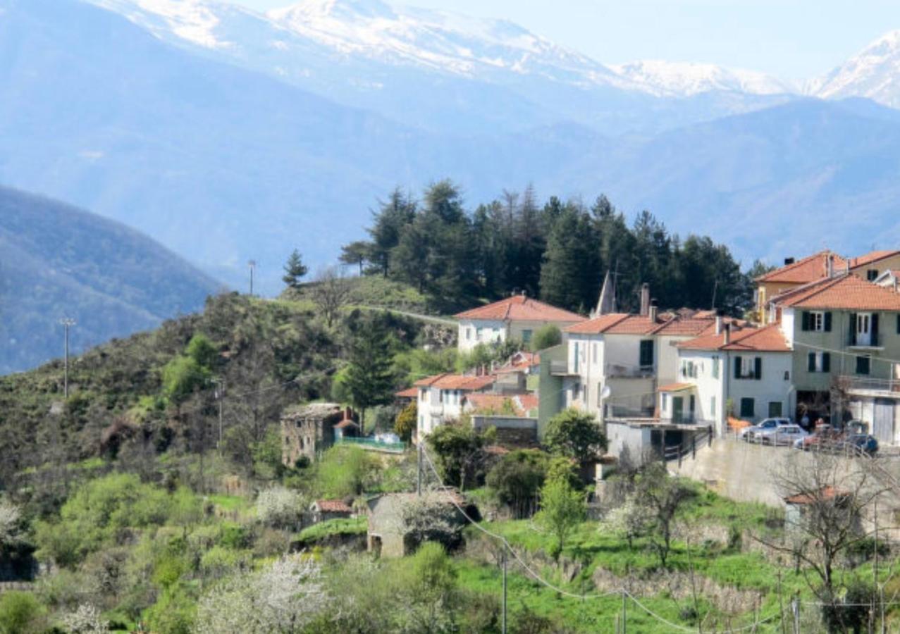 Casa Ginni Con Piscina E Giardino Caravonica Bagian luar foto